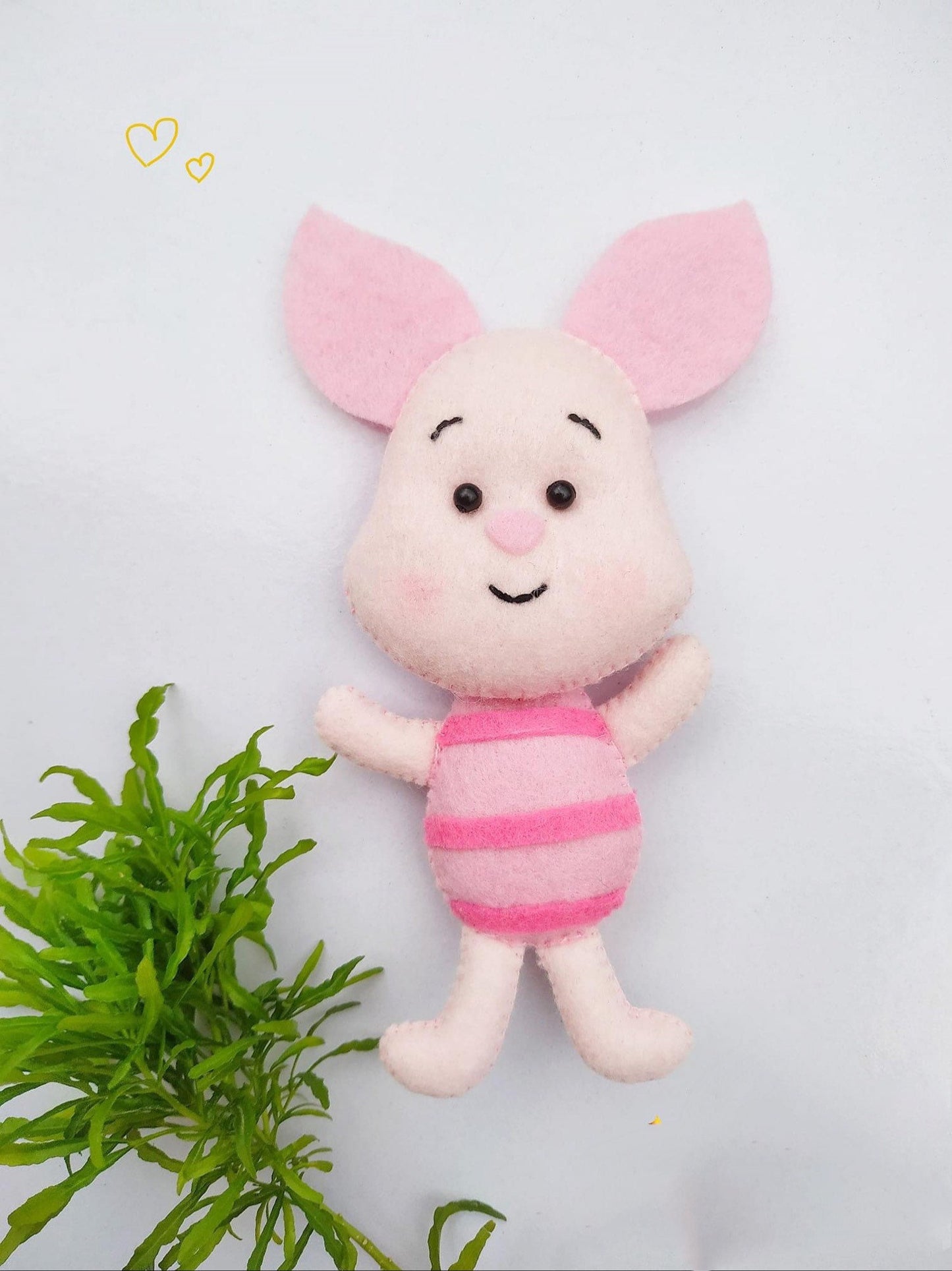 pooh bear nursery mobile / Felt Jungle nursery mobile / baby animal mobile / honey bear nursery / nursery mobile / honey bee nursery mobile