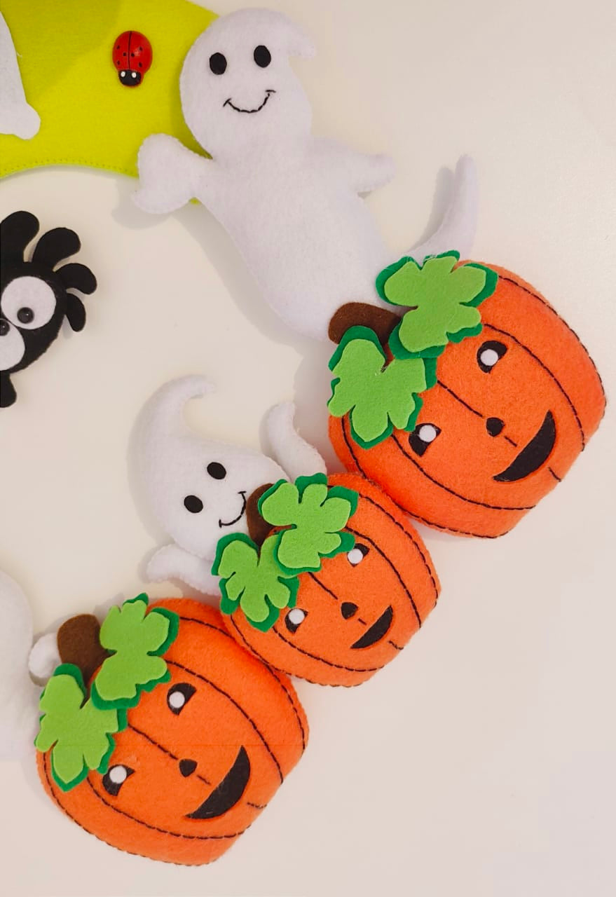 Halloween door wreath / wall hanger