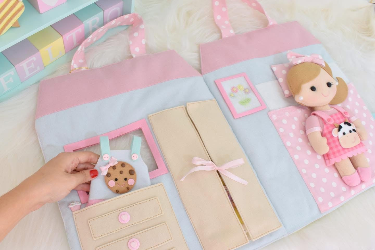 Dolls house and doll set