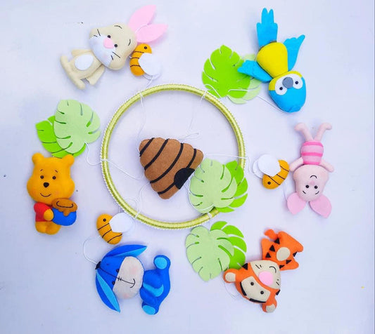 pooh bear nursery mobile / Felt Jungle nursery mobile / baby animal mobile / honey bear  nursery / nursery mobile / honey bee nursery mobile