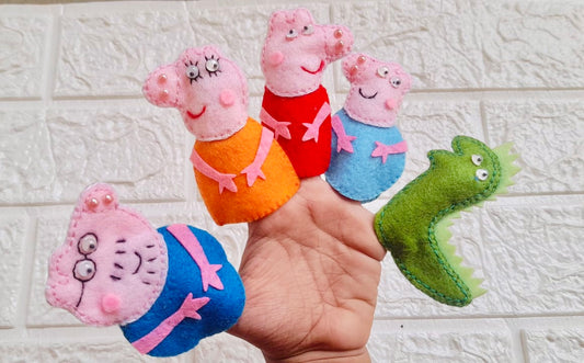 Pig finger puppets