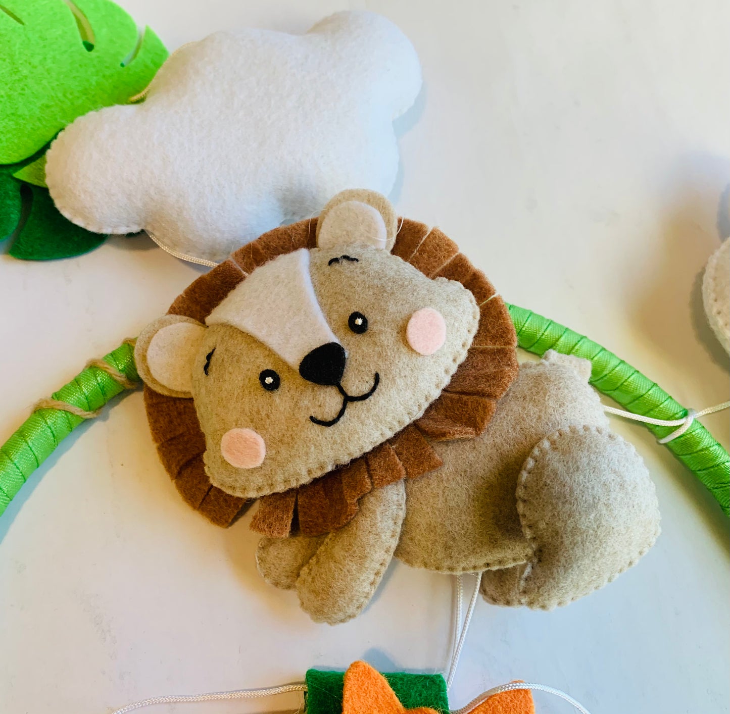 safari nursery mobile / Felt Jungle nursery mobile / baby animal mobile / jungle theme nursery / nursery mobile / natural nursery mobile